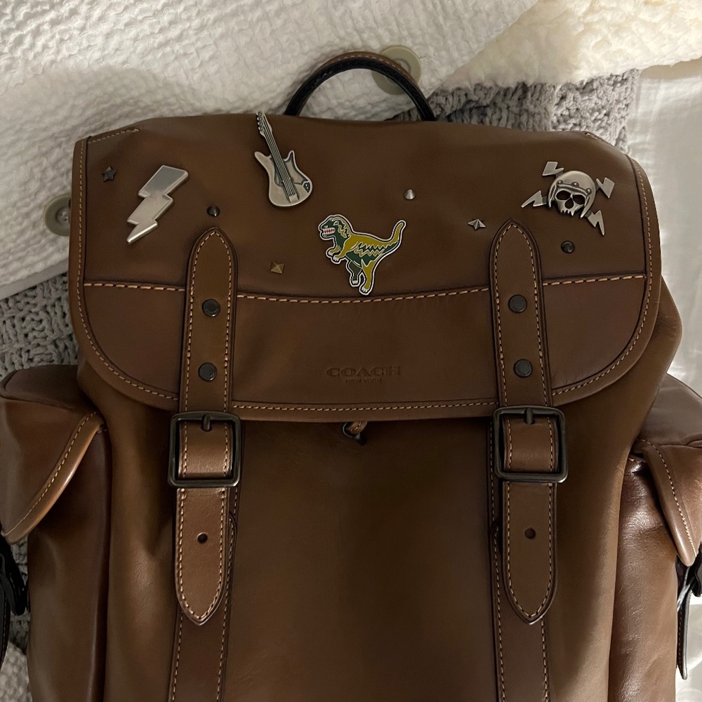 coach Hitch backpack with pins dark saddle